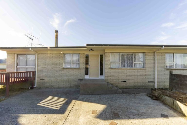 Photo of property in 21 Oakfield Crescent, Pukete, Hamilton, 3200