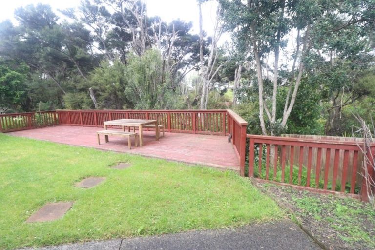 Photo of property in 36 Newbury Place, Schnapper Rock, Auckland, 0632