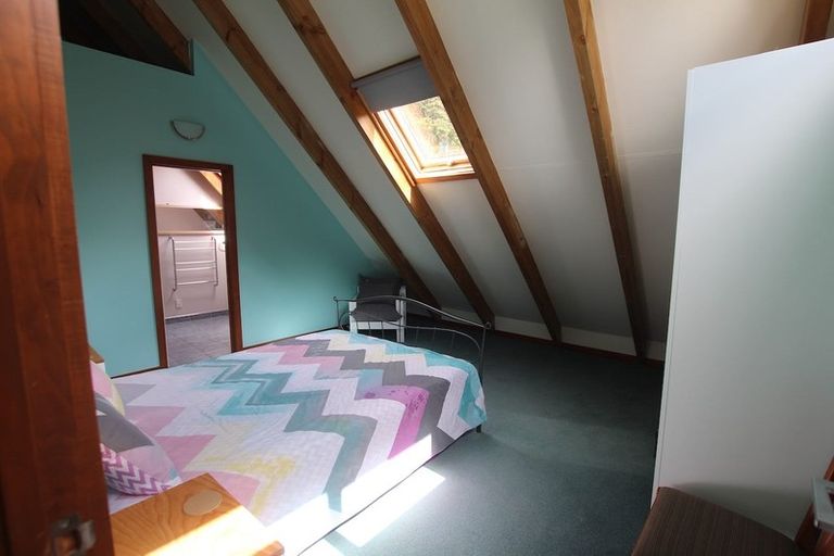 Photo of property in 2 Cascade Avenue, Waiatarua, Auckland, 0604