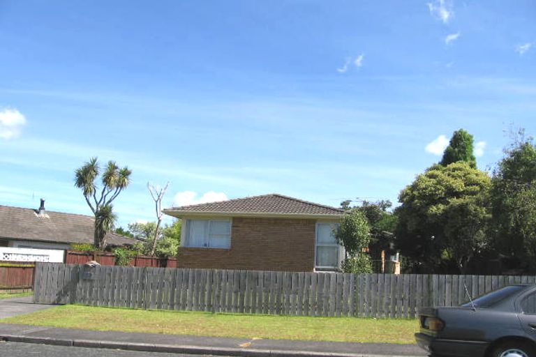 Photo of property in 52 Cockayne Crescent, Sunnynook, Auckland, 0620