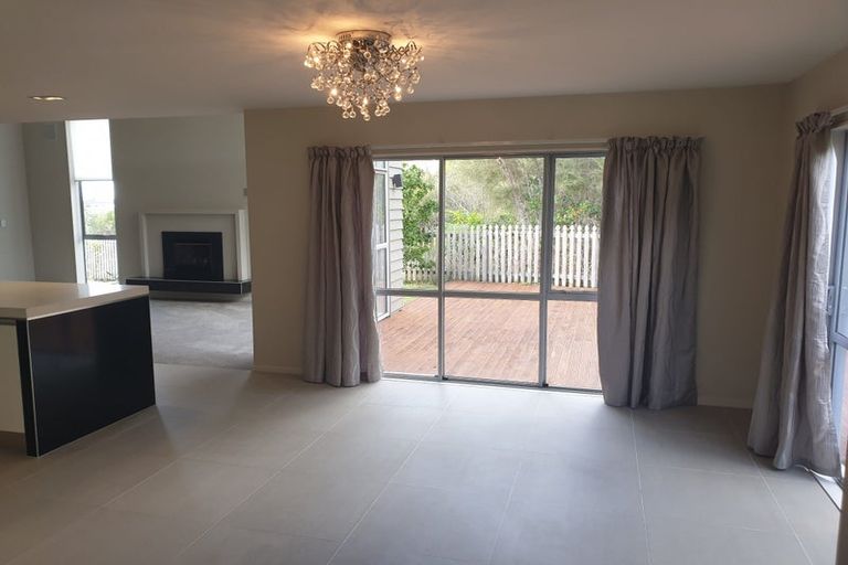 Photo of property in 36 Borneo Drive, Fairview Heights, Auckland, 0632