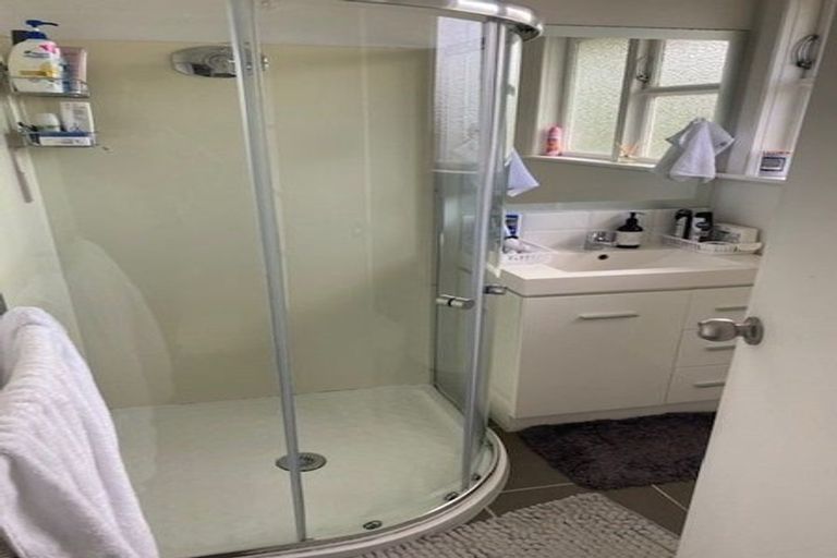 Photo of property in 34 Victory Crescent, Tawa, Wellington, 5028