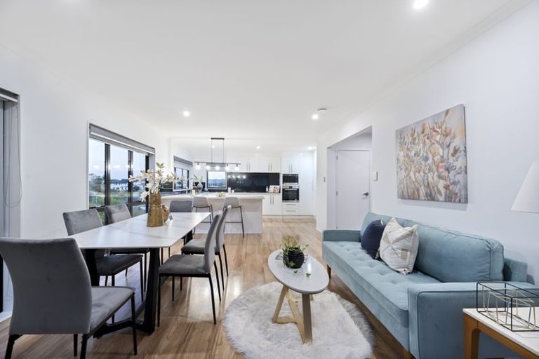 Photo of property in 12 San Casello Rise, Henderson, Auckland, 0612