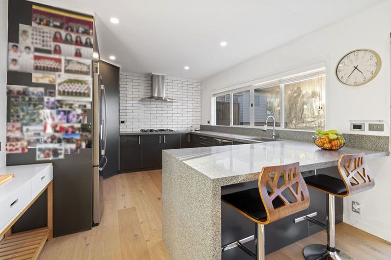 Photo of property in 37a Bradbury Road, Botany Downs, Auckland, 2010