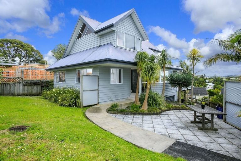 Photo of property in 154 Oaktree Avenue, Browns Bay, Auckland, 0630