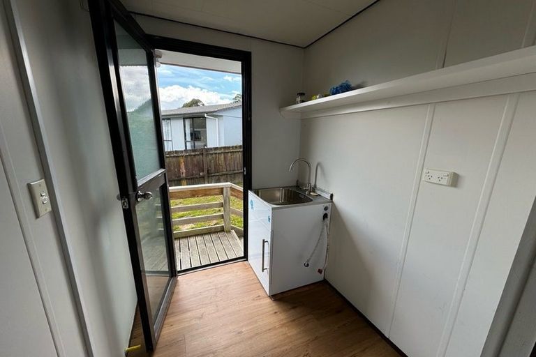 Photo of property in 2/76 Parrs Cross Road, Henderson, Auckland, 0612