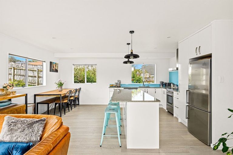 Photo of property in 2/11 Delamare Court, Sunnynook, Auckland, 0632