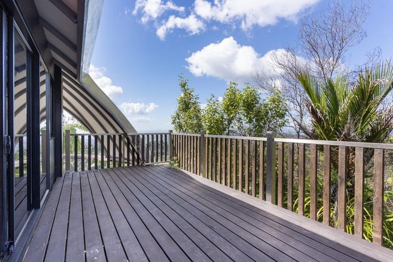Photo of property in 440 Scenic Drive, Waiatarua, Auckland, 0612