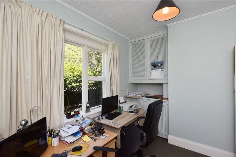 Photo of property in 19 Taupata Street, Redcliffs, Christchurch, 8081