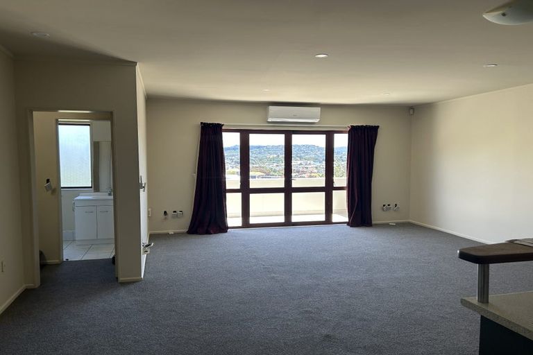 Photo of property in 5 Mitika Way, Strathmore Park, Wellington, 6022