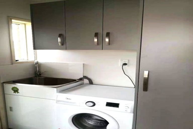 Photo of property in 2/205 Forrest Hill Road, Forrest Hill, Auckland, 0620