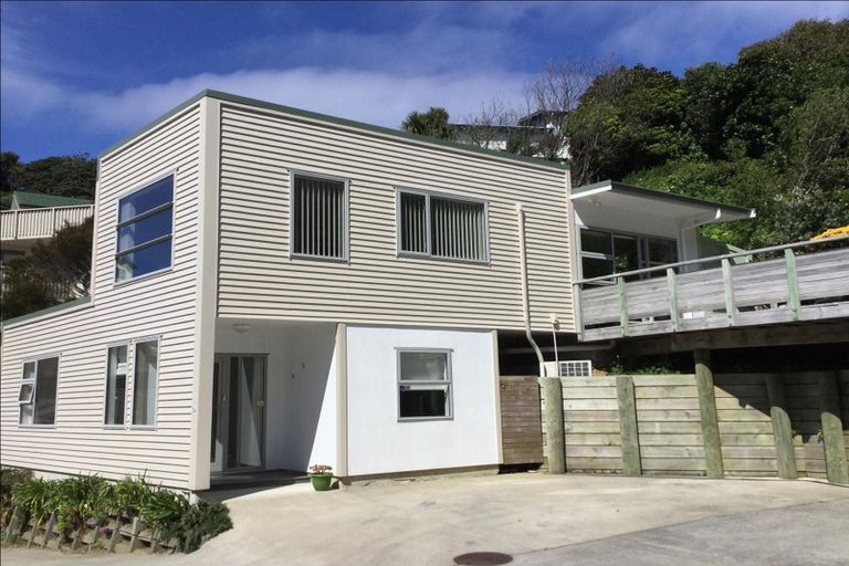 Photo of property in 24 Kellsmere Crescent, Island Bay, Wellington, 6023