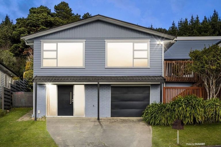 Photo of property in 49 Sunrise Boulevard, Tawa, Wellington, 5028