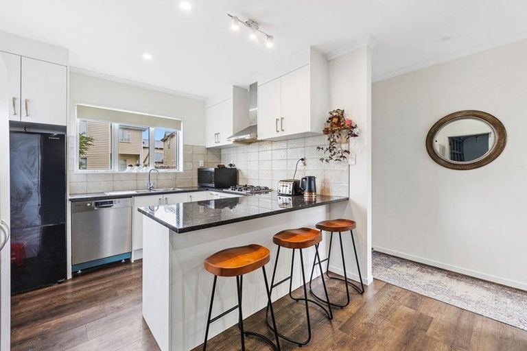 Photo of property in 20 Warbler Crescent, Papakura, 2110