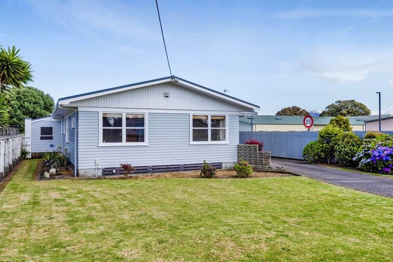 Photo of property in 25 Hunter Street, Hawera, 4610