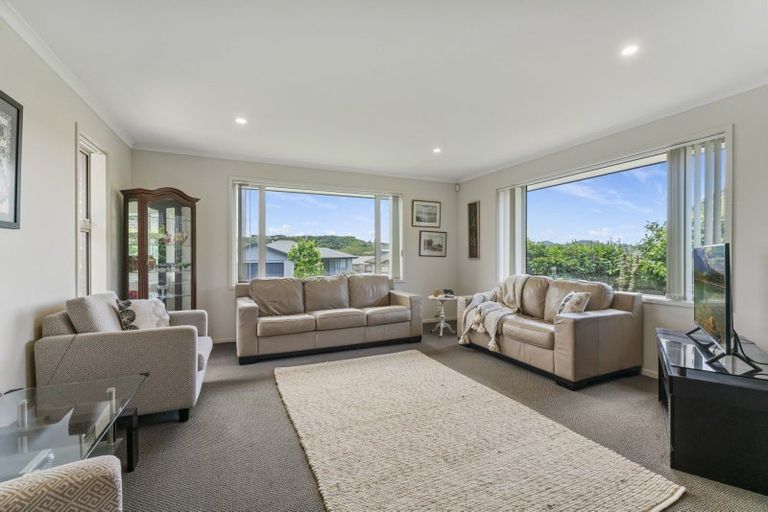 Photo of property in 37 Rochfort Crescent, Pyes Pa, Tauranga, 3112