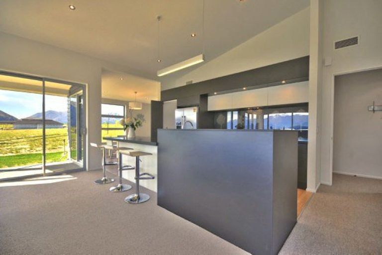 Photo of property in 7 Valley Crescent, Wanaka, 9305