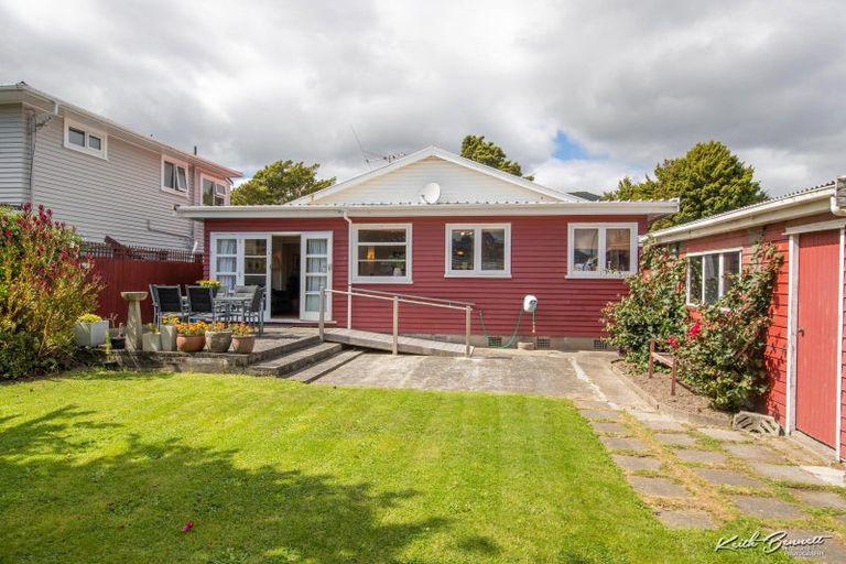 Photo of property in 71 Totara Crescent, Woburn, Lower Hutt, 5011