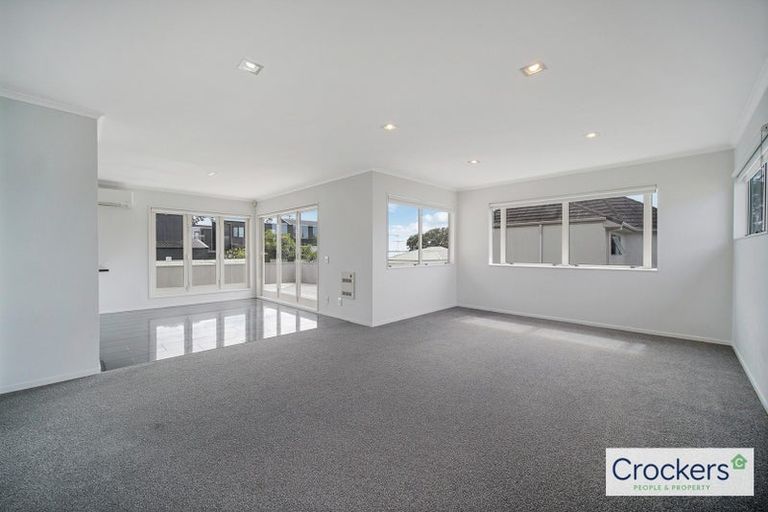 Photo of property in 2/21 The Esplanade, Eastern Beach, Auckland, 2012