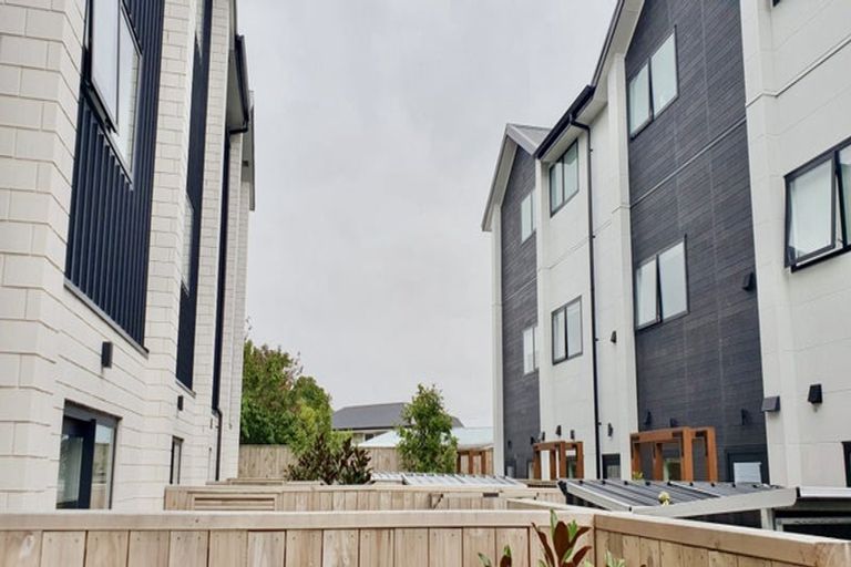 Photo of property in 7/22 Yeovil Road, Te Atatu Peninsula, Auckland, 0610