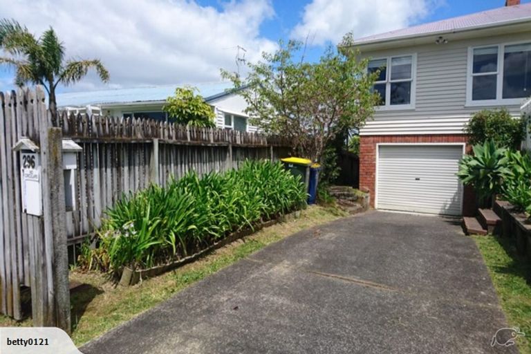 Photo of property in 296 East Coast Road, Forrest Hill, Auckland, 0620