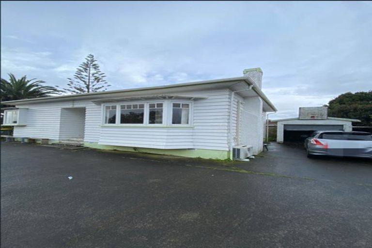 Photo of property in 1/3170 Great North Road, New Lynn, Auckland, 0600