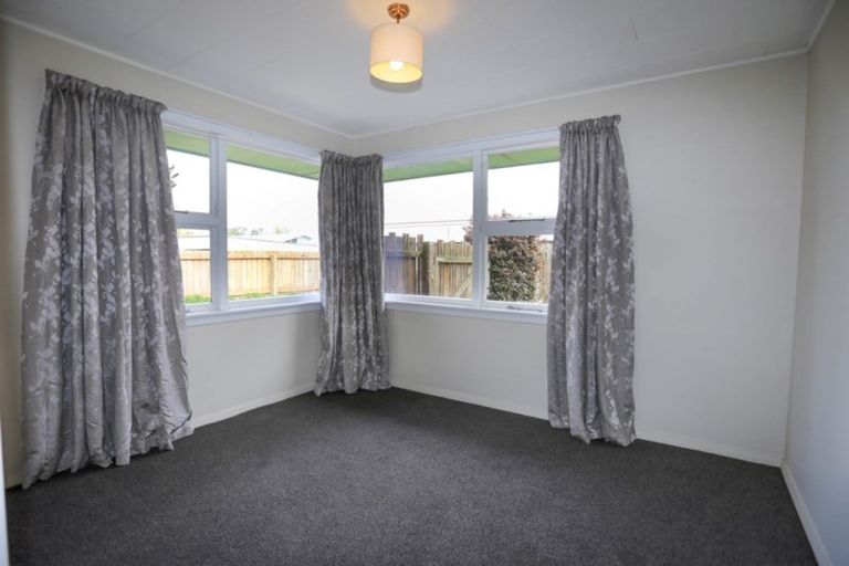 Photo of property in 2/83 Roberta Drive, Somerfield, Christchurch, 8024