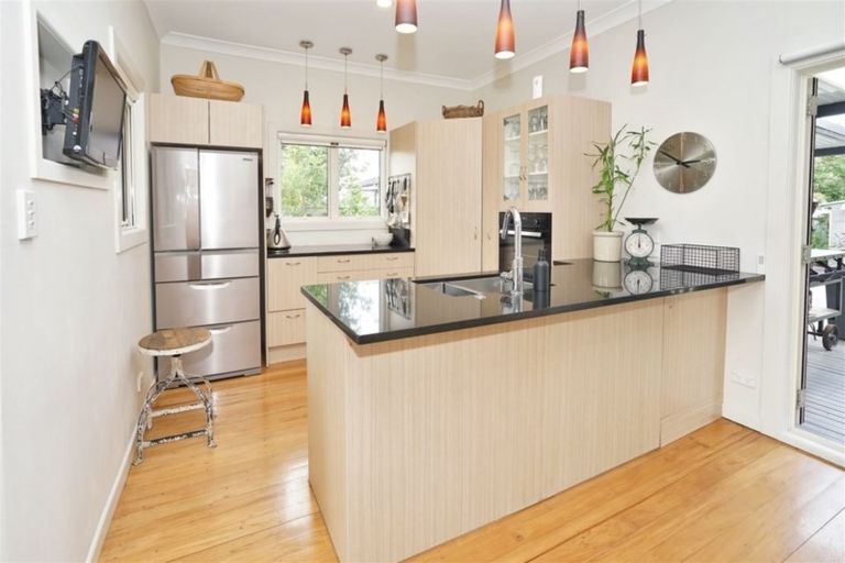 Photo of property in 6 Forest Lake Road, Forest Lake, Hamilton, 3200