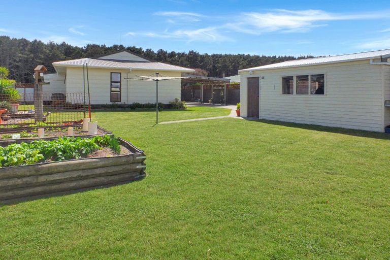 Photo of property in 20 Cousins Avenue East, Foxton Beach, Foxton, 4815