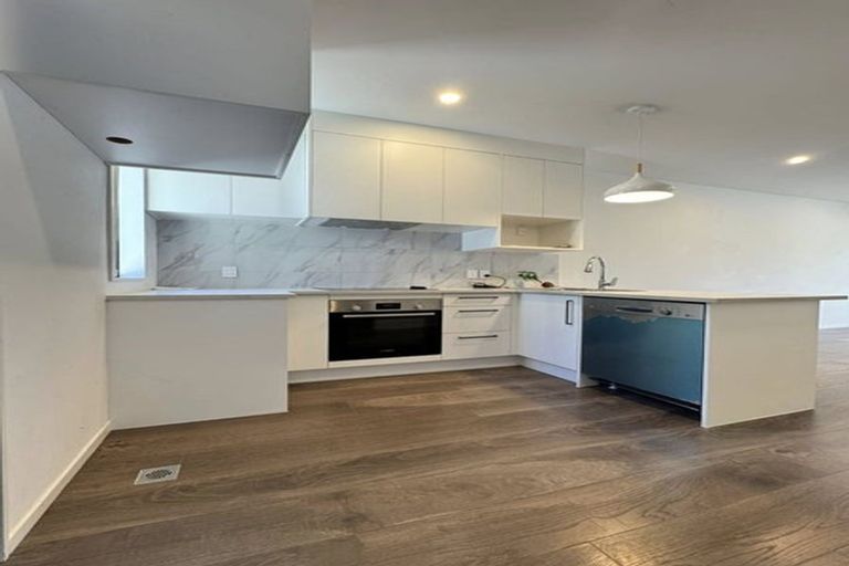 Photo of property in 83 Morihana Close, Glen Eden, 0602