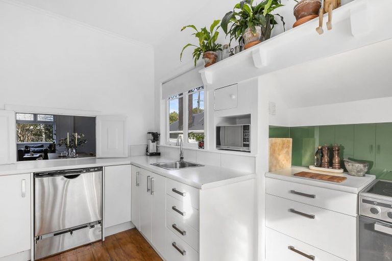 Photo of property in 8 Friend Street, Karori, Wellington, 6012