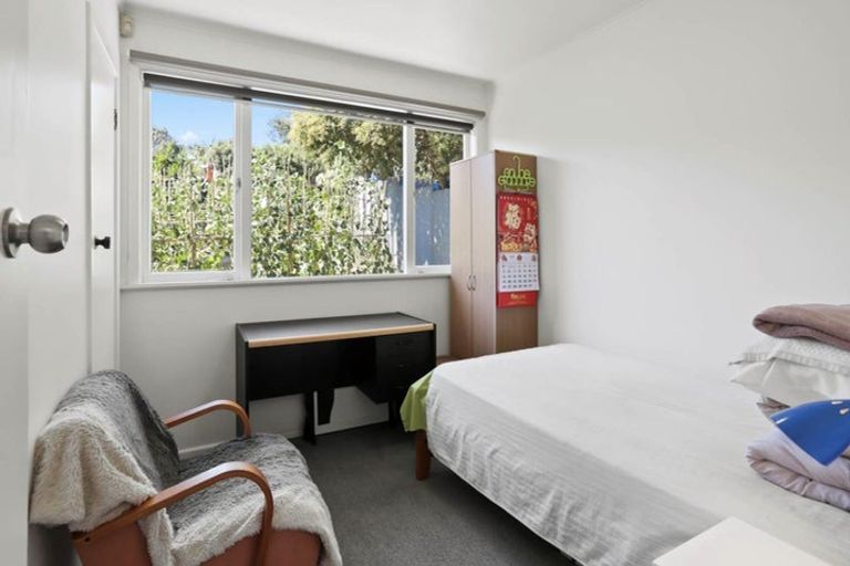 Photo of property in 39 Newington Road, Henderson, Auckland, 0612