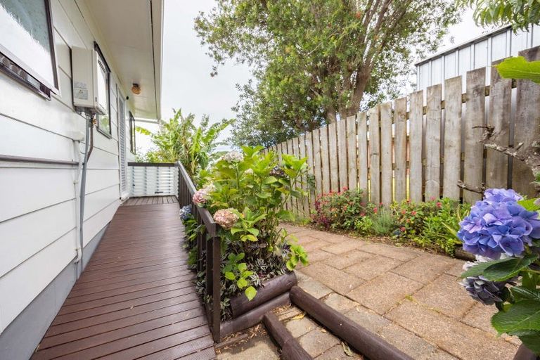 Photo of property in 2/48 Hogans Road, Glenfield, Auckland, 0629