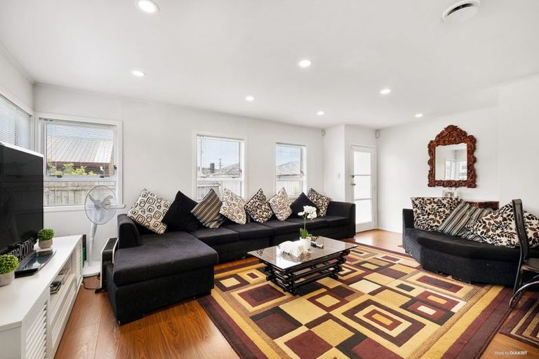 Photo of property in 3 Hunua Road, Papakura, 2110