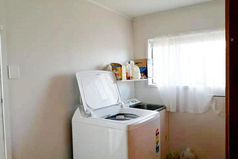 Photo of property in 17 Hurstbourn Priors, Goodwood Heights, Auckland, 2105