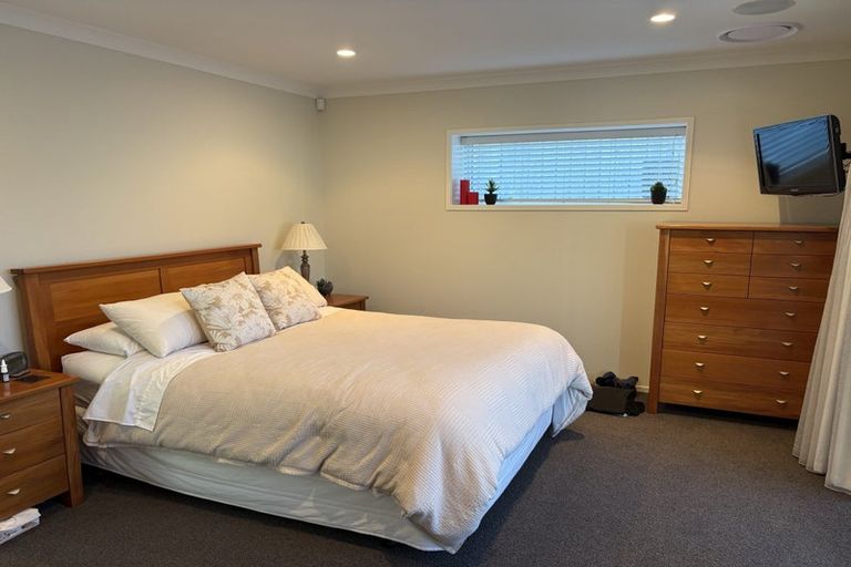 Photo of property in 7 Dorchester Place, Orewa, 0931