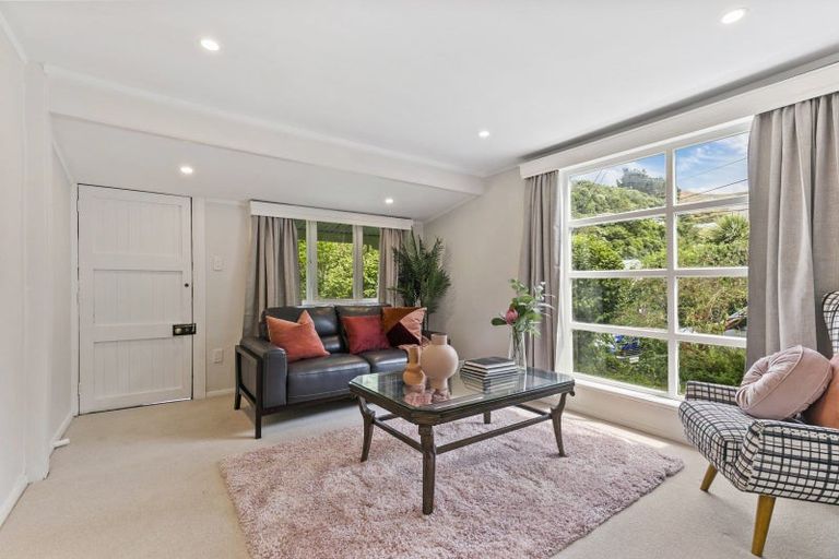 Photo of property in 136 Parkvale Road, Karori, Wellington, 6012