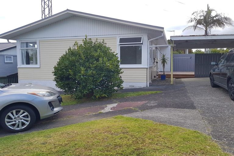 Photo of property in 1/16 Ramillies Place, Glenfield, Auckland, 0629