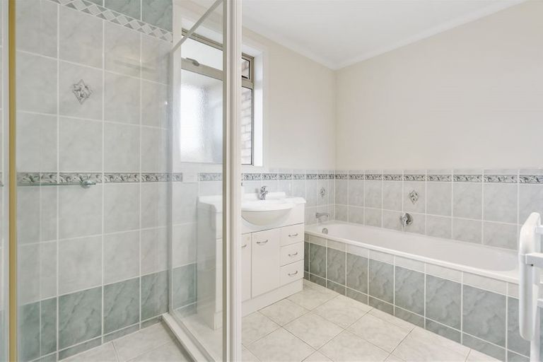 Photo of property in 44 Redcastle Drive, East Tamaki, Auckland, 2013