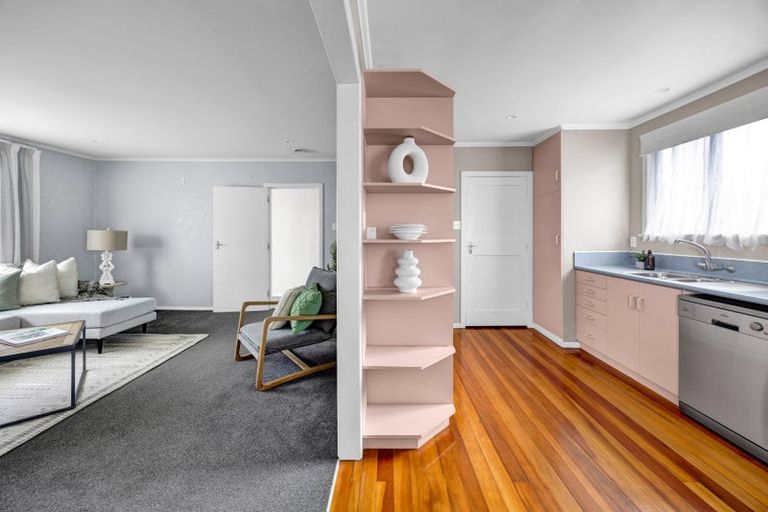 Photo of property in 14 Karaka Street, Merrilands, New Plymouth, 4312