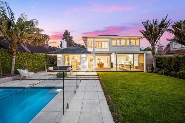 Photo of property in 32 Raymond Street, Point Chevalier, Auckland, 1022