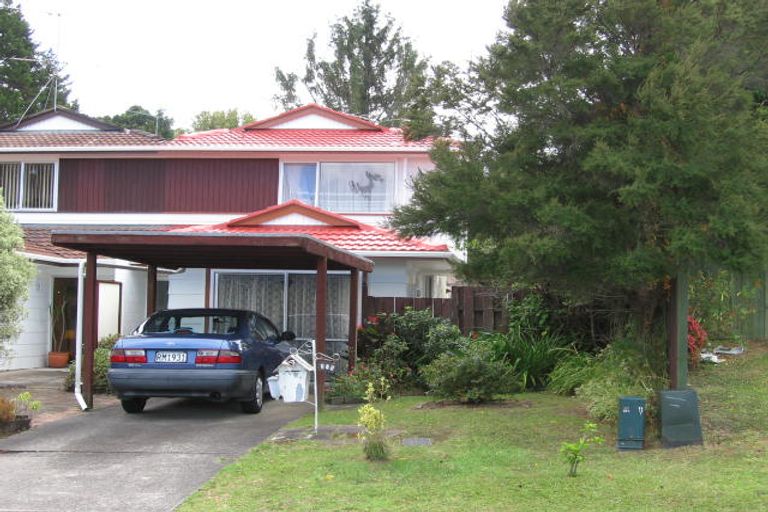 Photo of property in 2/5 Lambrown Drive, Totara Vale, Auckland, 0629