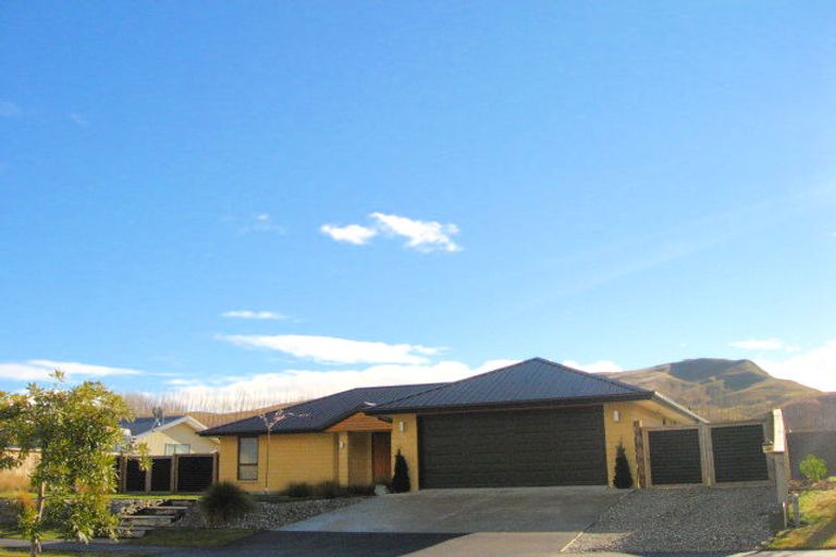 Photo of property in 71 Howards Drive, Lake Hayes, Queenstown, 9304