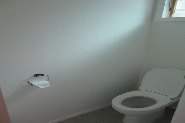 Photo of property in 2/32 Drome View Place, Beach Haven, Auckland, 0626