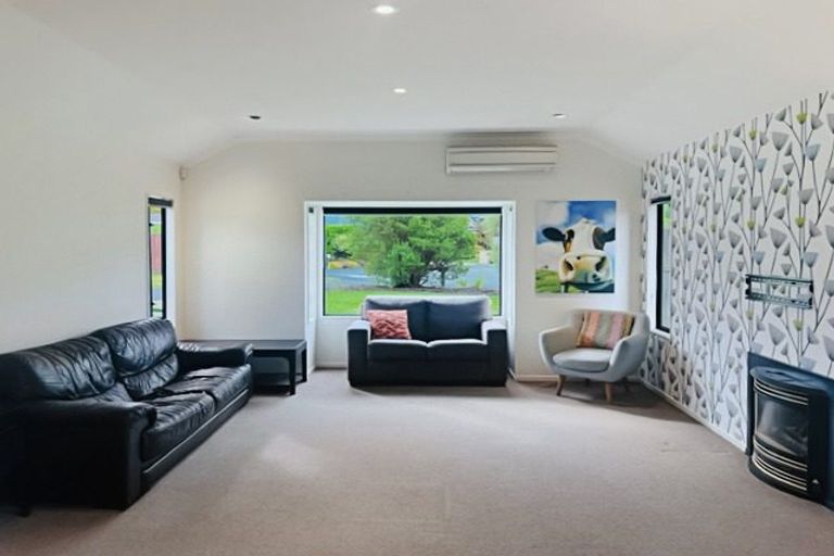Photo of property in 13 Ormrod Grove, Riverstone Terraces, Upper Hutt, 5018