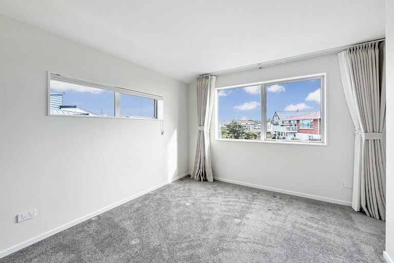 Photo of property in 6d Law Street, Torbay, Auckland, 0630