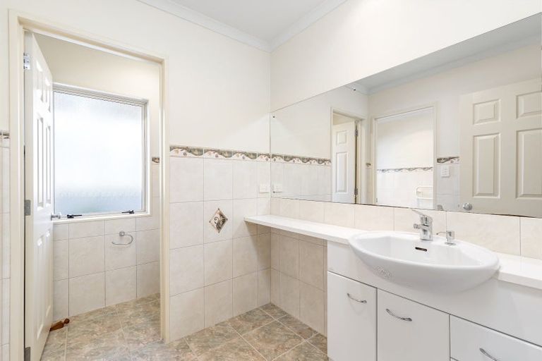 Photo of property in 6 The Ritz, Orewa, 0931