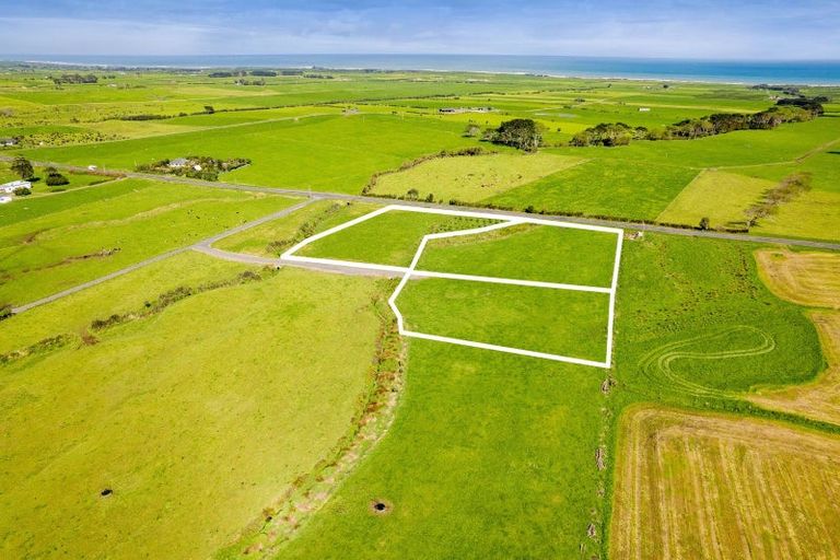 Photo of property in 7104 South Road, Warea, New Plymouth, 4381