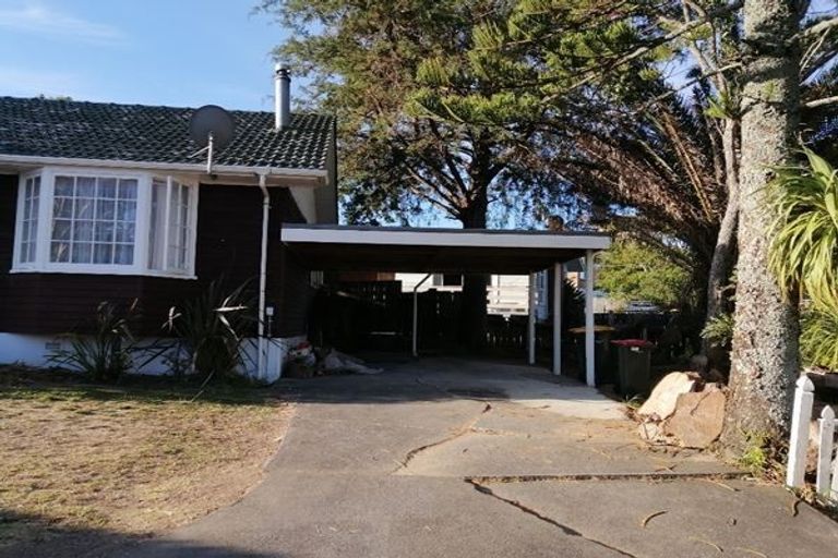 Photo of property in 105 Gossamer Drive, Pakuranga Heights, Auckland, 2010