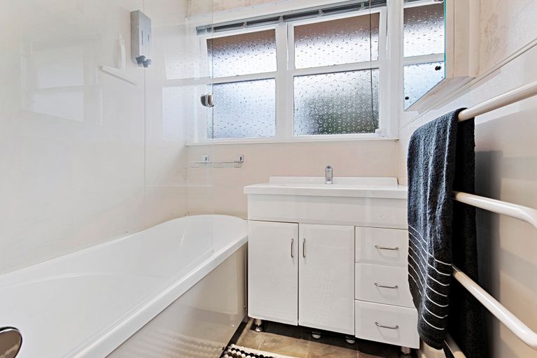 Photo of property in 88 Eskdale Road, Birkdale, Auckland, 0626